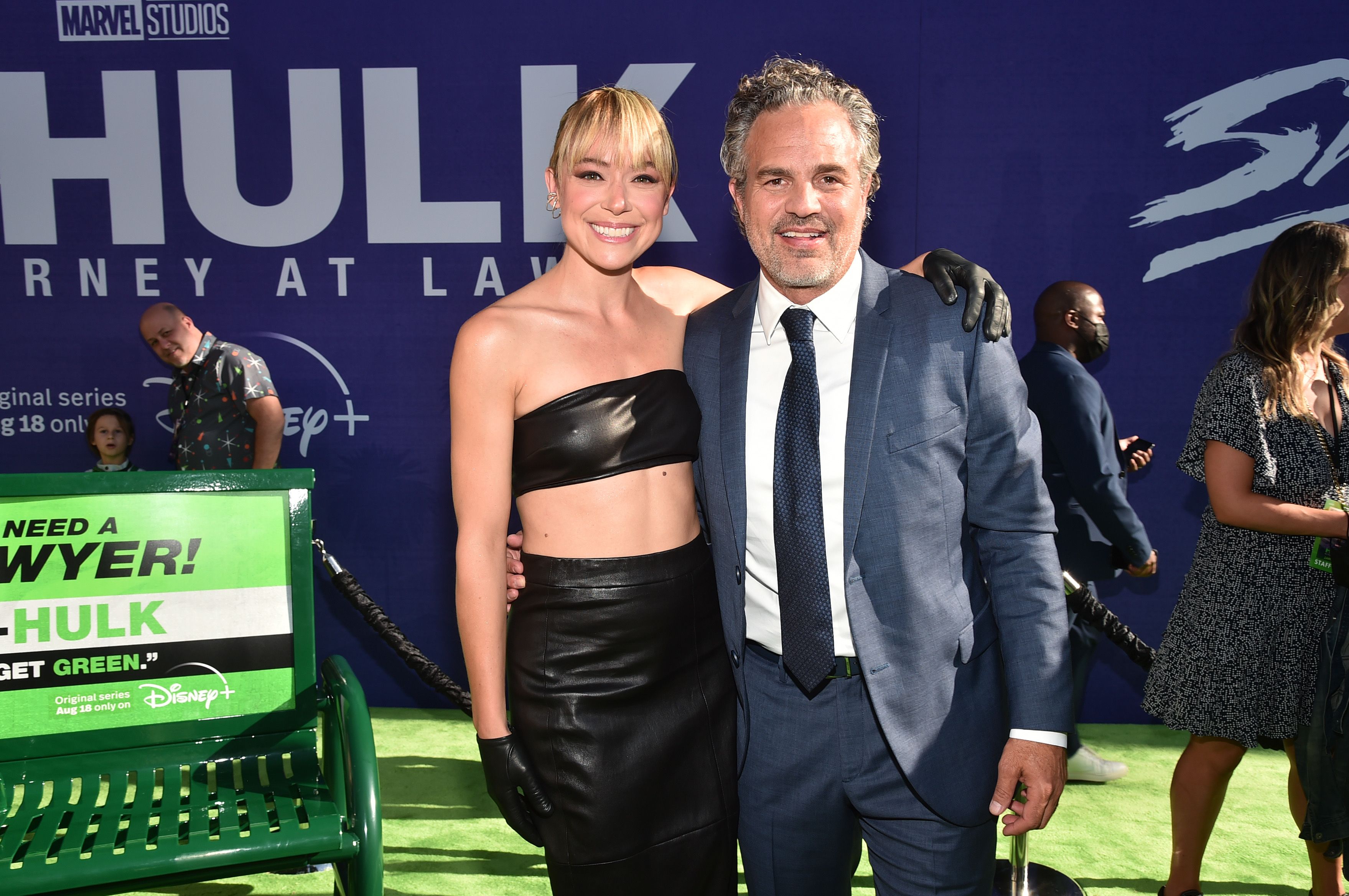 Marvel新劇《變形女俠：律政英雌》搞首映 「變形俠醫」麥克雷法路孖女主角行紫色地氈