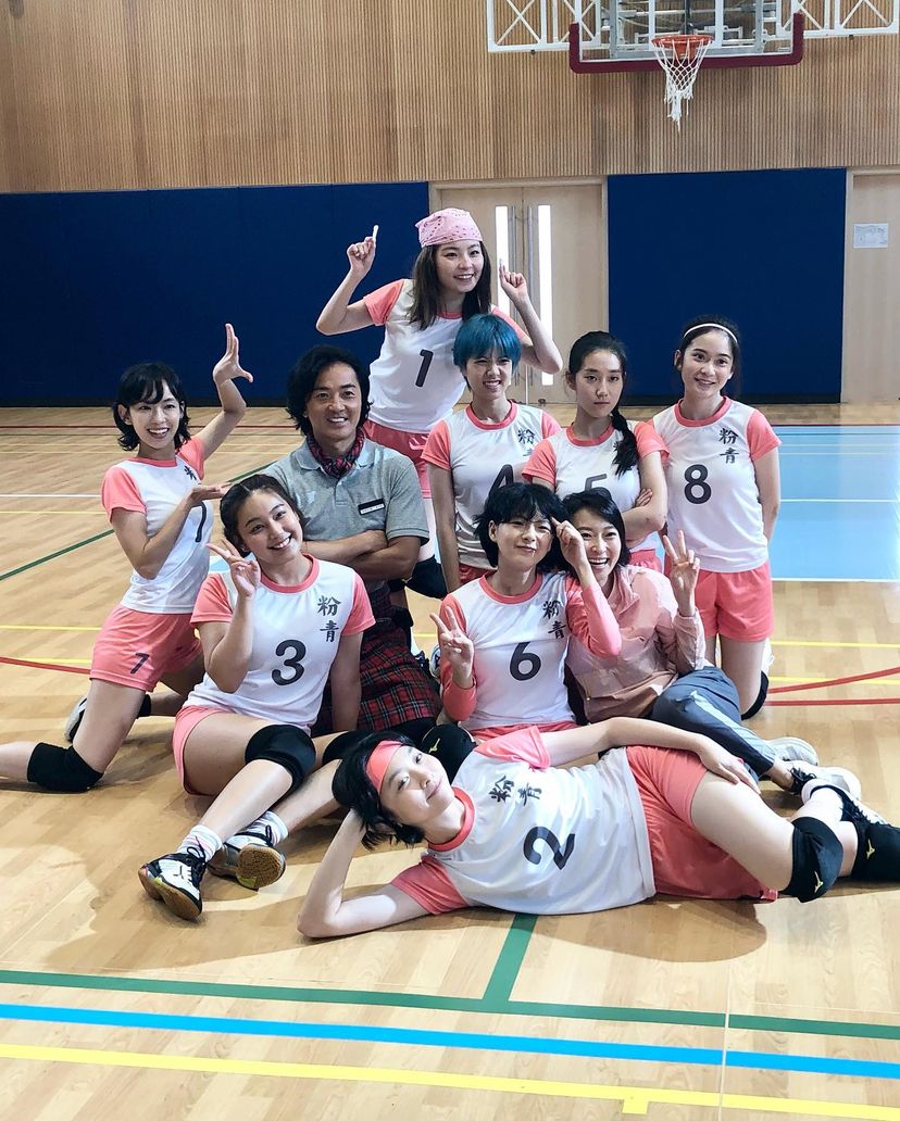 深宵閃避球｜伊健與新生代合作零隔膜   周家怡領8女跳唱《友情歲月》送驚喜