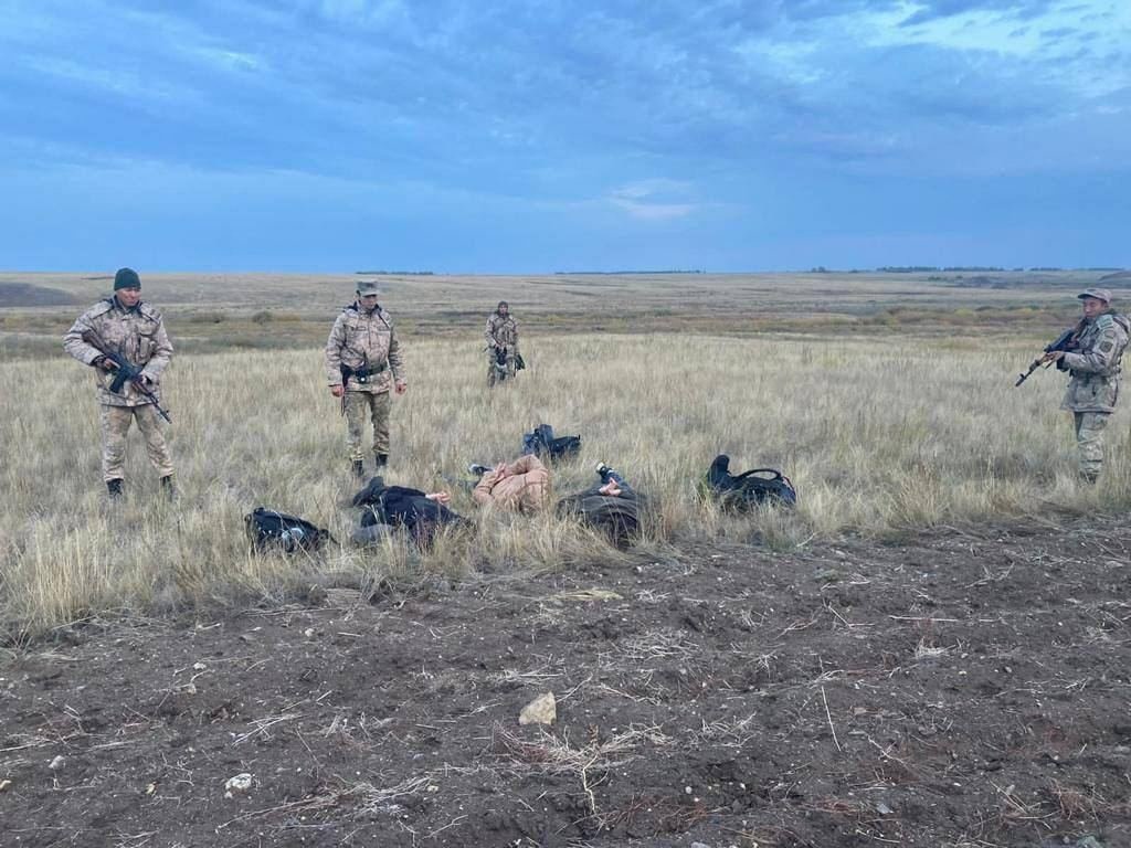 俄男據報偷渡逃避動員令，被哈薩克邊境人員截獲。(Twitter)