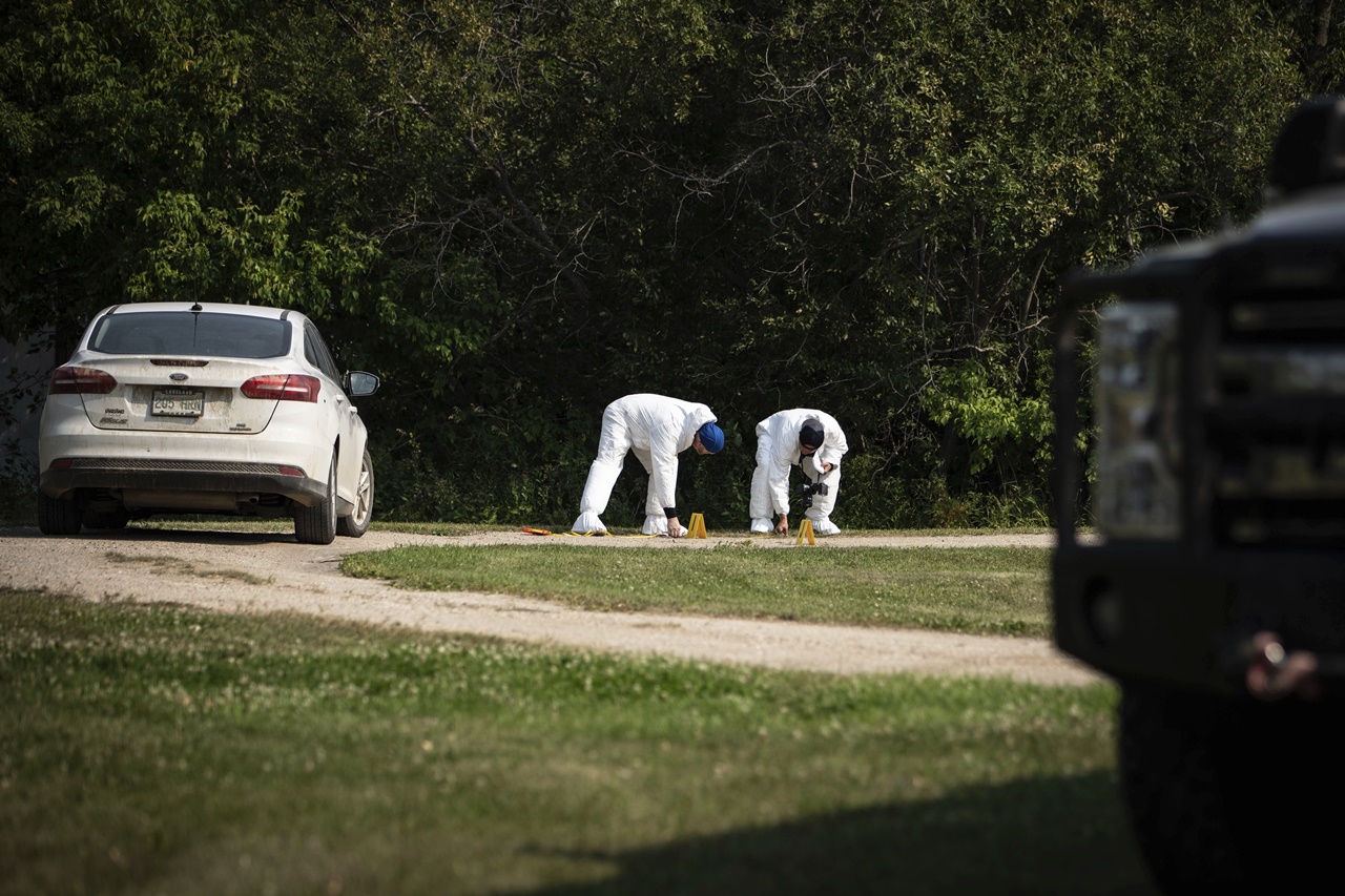 加拿大連環傷人案，警證疑犯為兄弟，１死１在逃。(AP)