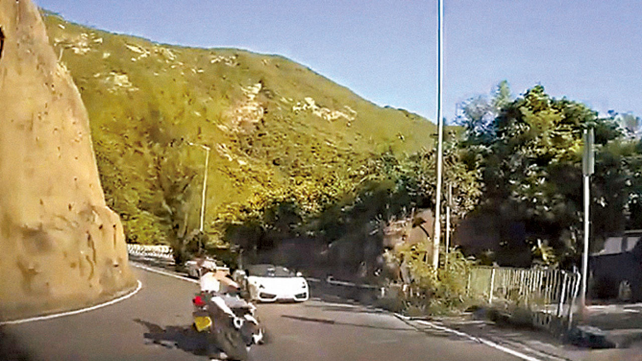 電單車跑車石澳相撞 女鐵騎士撞至凌空飛起送院