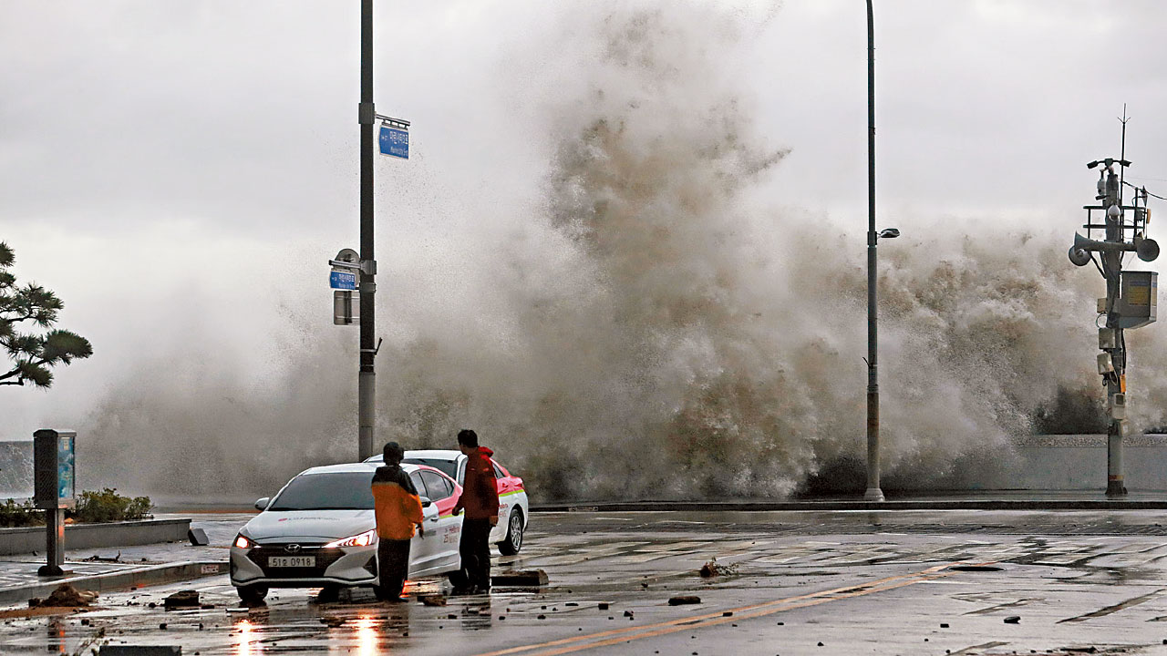 釜山掀巨浪 濟州滿街石頭 強颱風直撲南韓 3死8失蹤