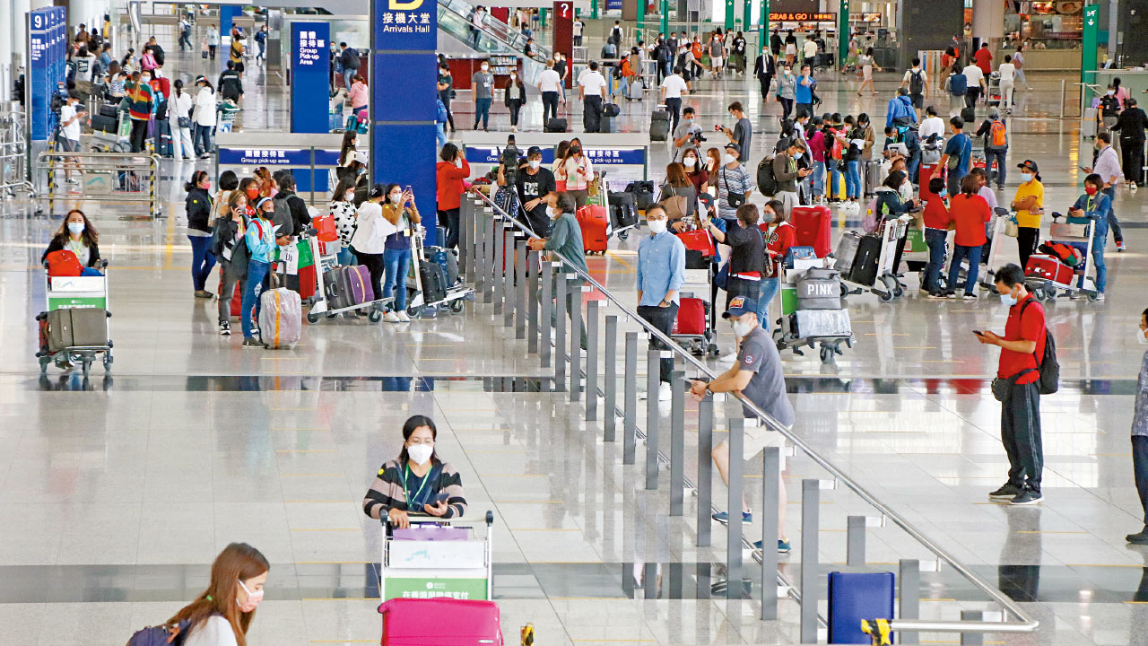 「0+3」首日抵港客喜與家人重聚食雲吞麵 約1.3萬人准提早離檢疫酒店