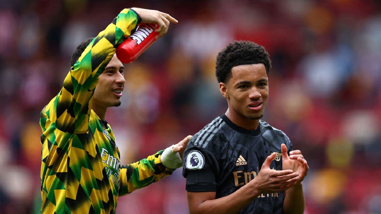 「與學生哥踢波好開心」