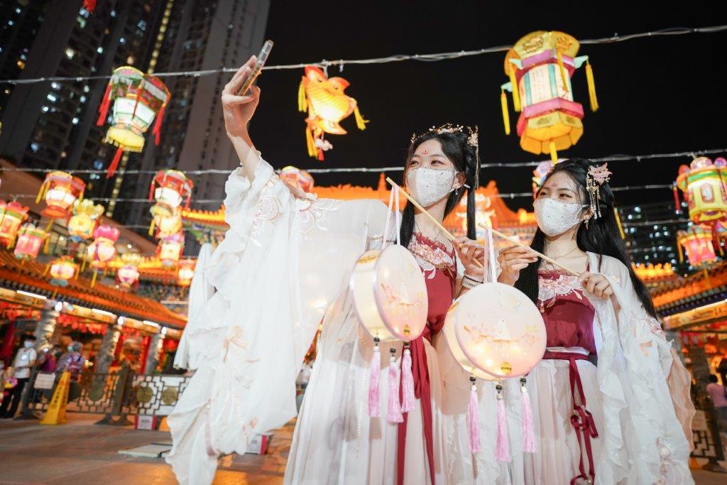 嗇色園黃大仙祠中秋辦花燈園遊