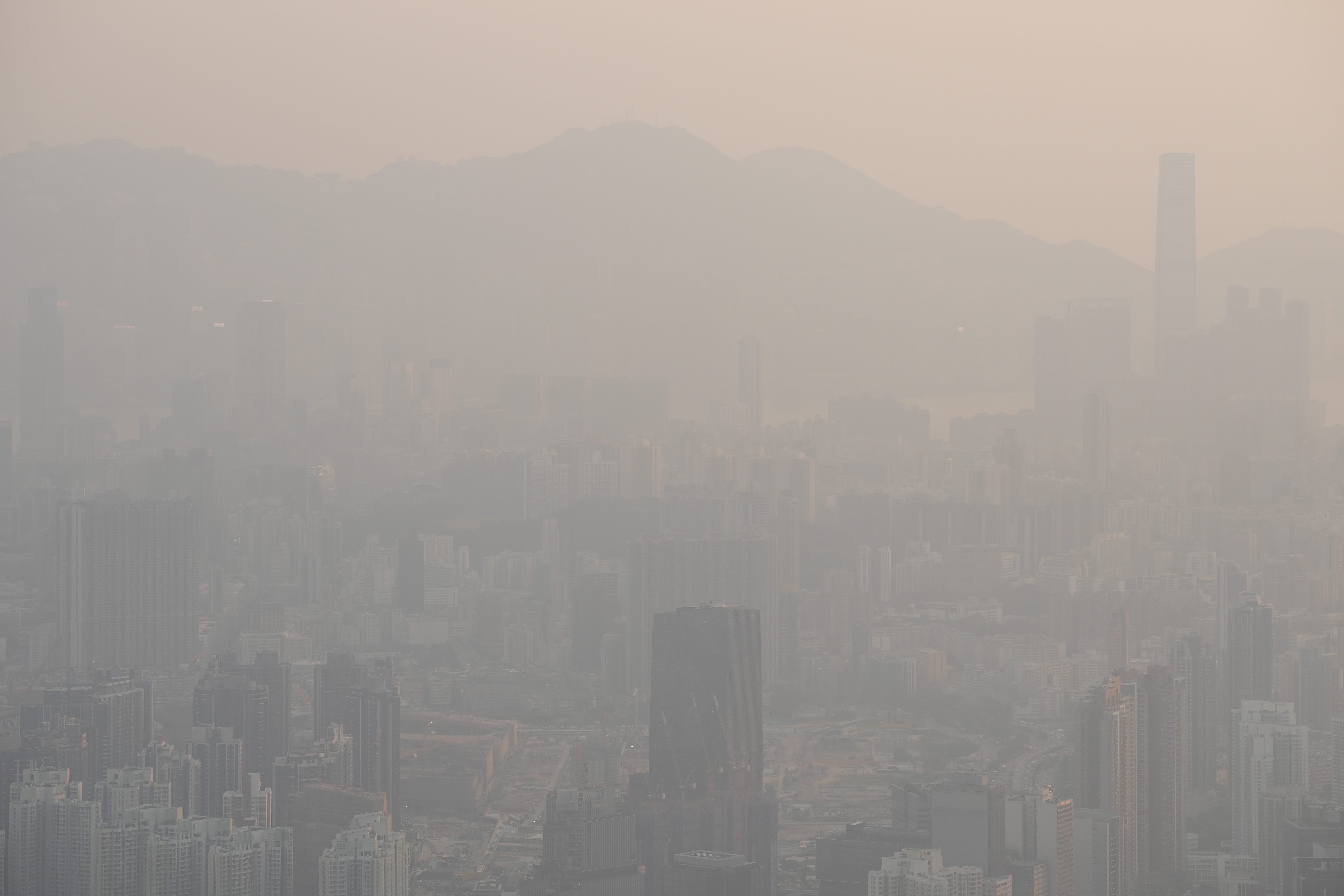 飛鵝山 環保署在多區錄得空氣質素健康指數達10+嚴重水平