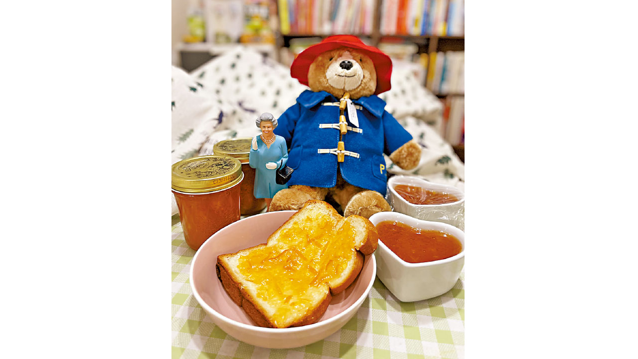 柏靈頓熊的橙皮果醬三文治