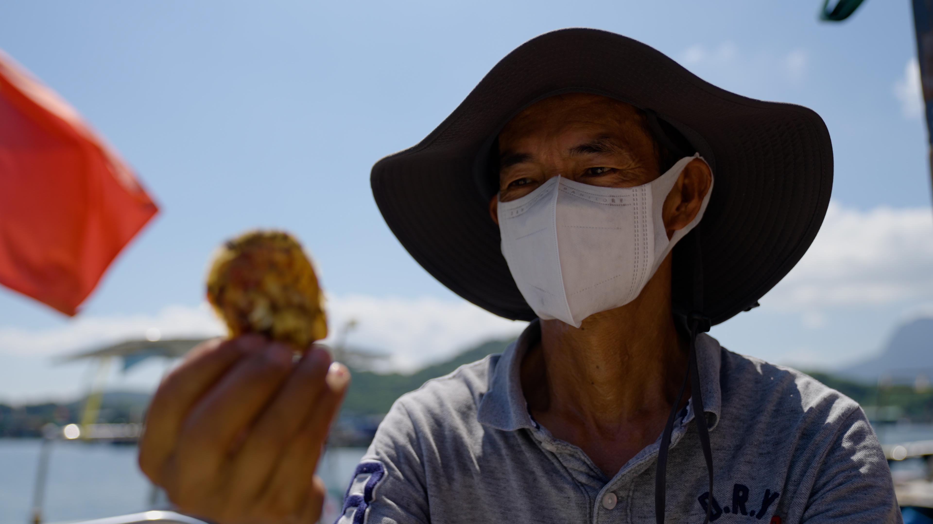 接受資助的漁民組織項目負責人羅廣財養殖海魚超過 30 年