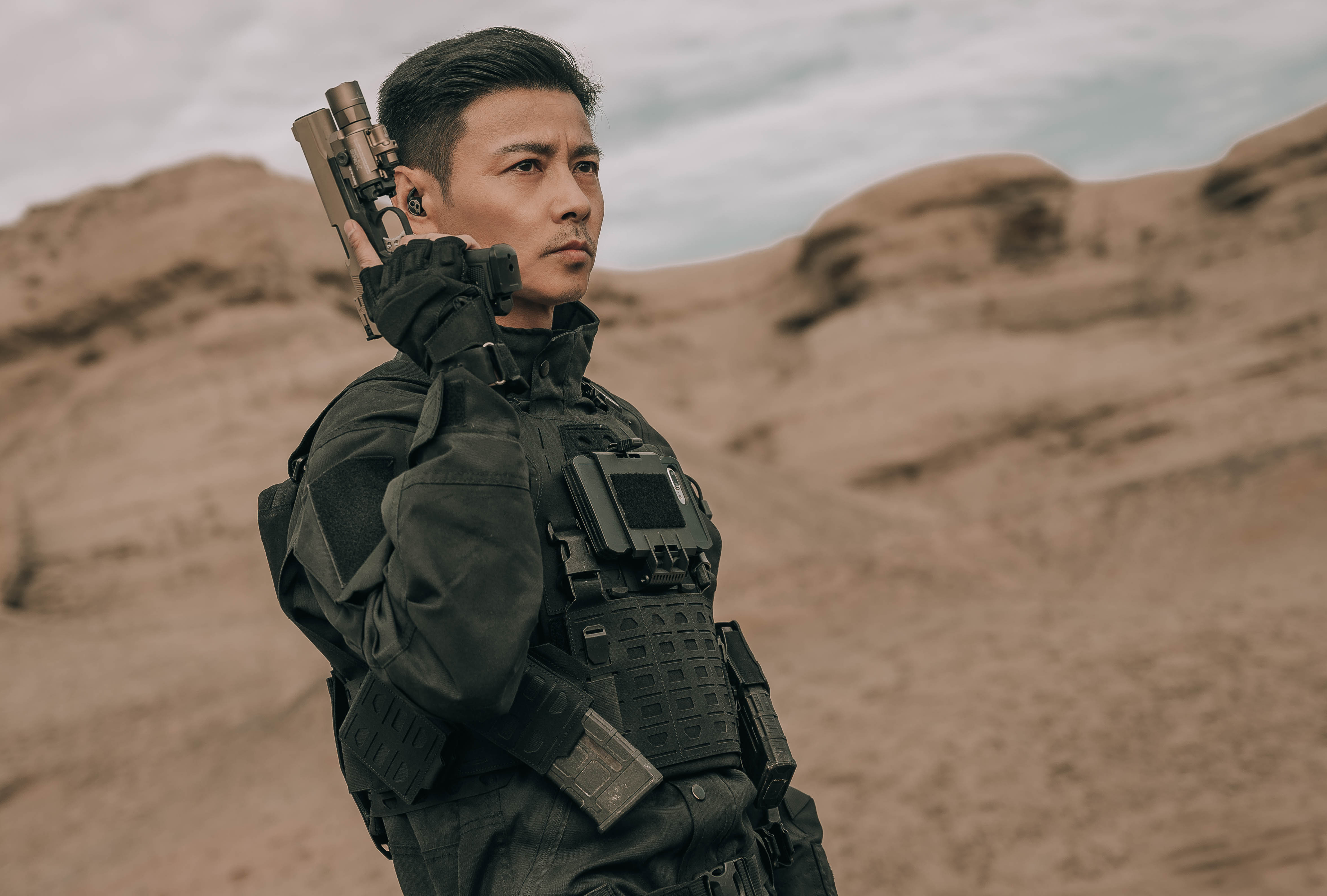 張晉零下30度拍《狼群》李治廷克服畏高58米外牆滑下