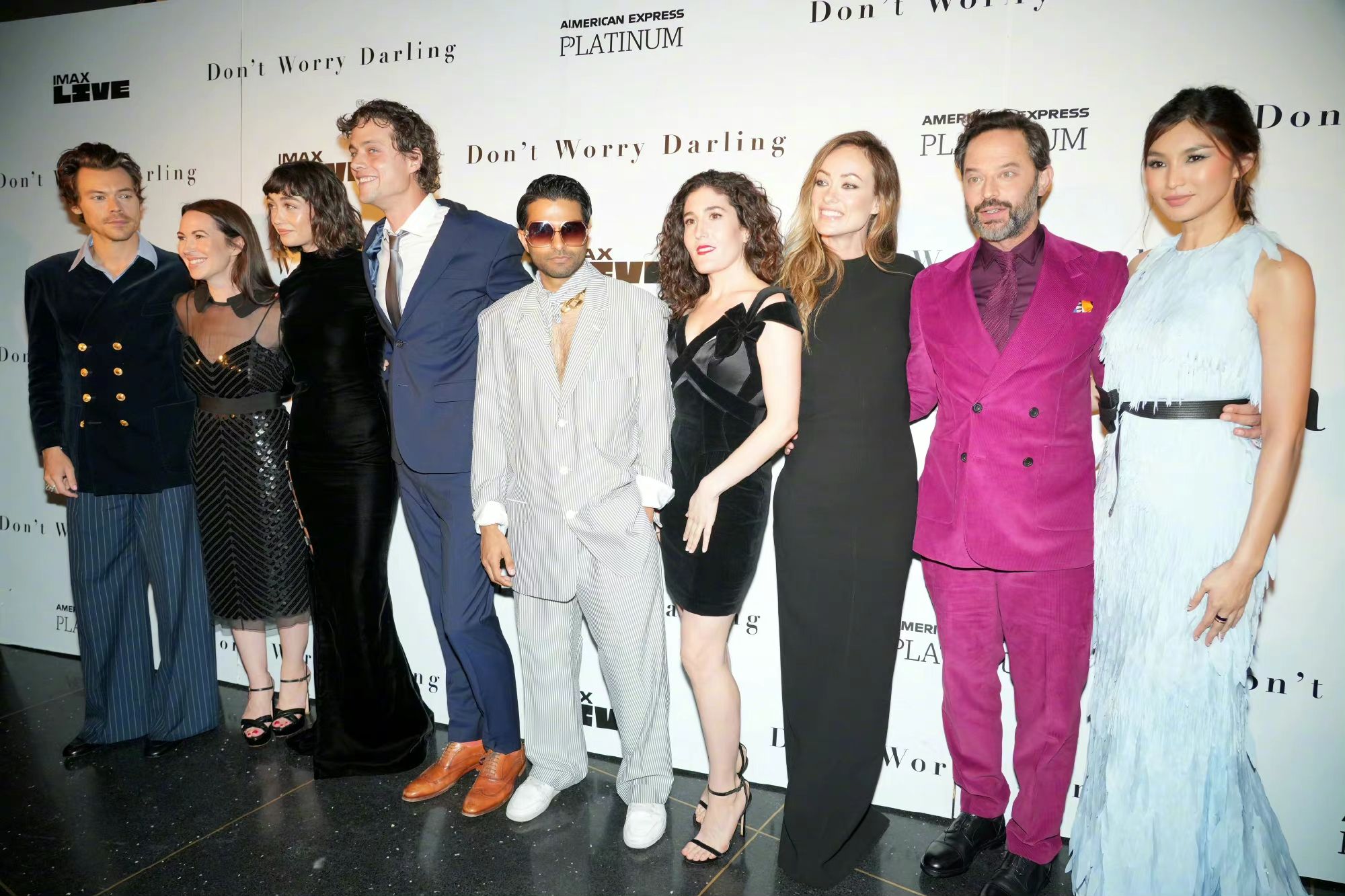 懸疑話題新片《別擔心親愛的》是非不絕 紐約首映禮兩主角玩失蹤