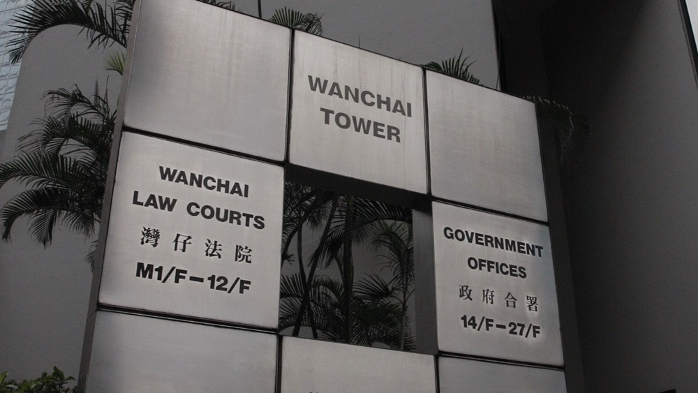 已停運的《立場新聞》案件，前總編輯鍾沛權及署任總編輯林紹桐，被控串謀發布煽動刊物罪，今日開審。