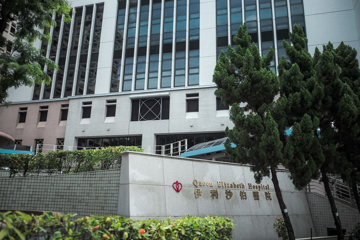 染疫兩歲半男童仍在伊利沙伯醫院留醫，情況危殆。(資料圖片)