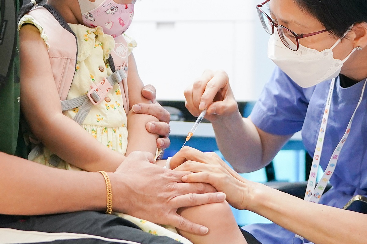 「疫苗通行證」涵蓋年齡已下降至5歲。(資料圖片／李睿哲攝)