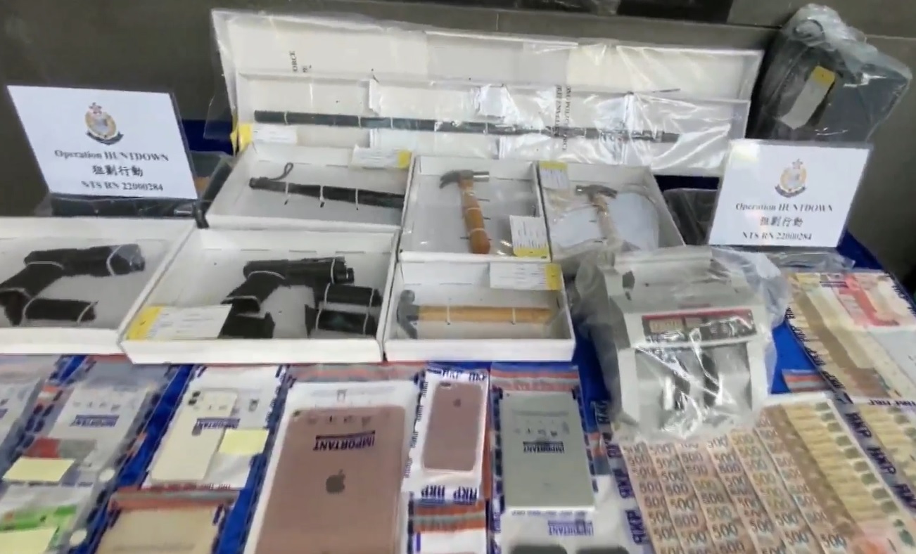 警方破電話騙案集團拘12人涉450萬元。