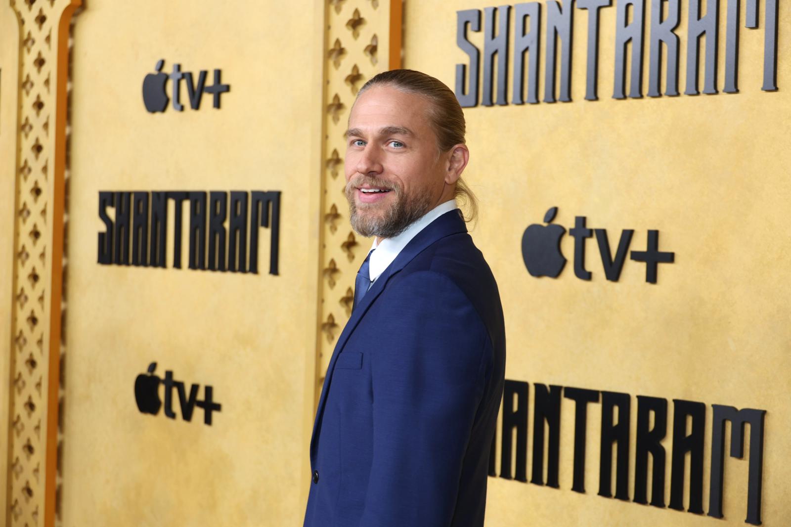 查理亨南相隔8年再度拍劇 為Apple TV+原創劇《項塔蘭》出席首映禮