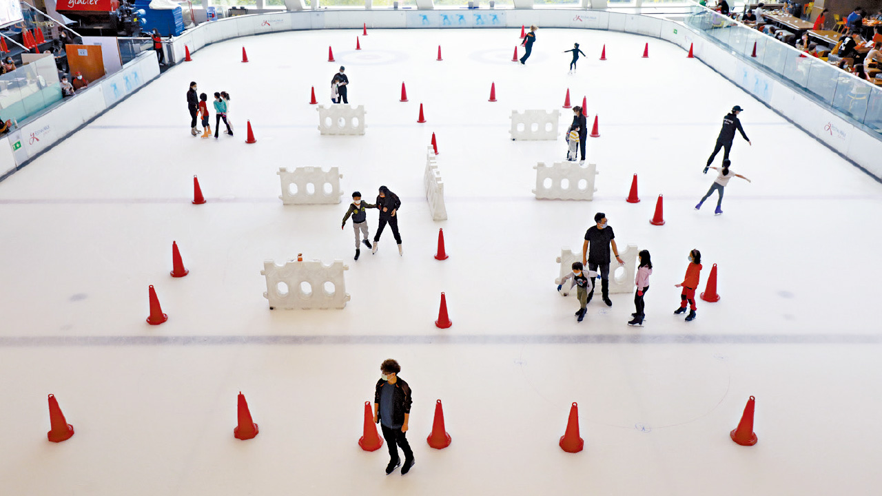新措施生效前不足兩小時突轉軚 溜冰場戲院仍須主動掃針卡