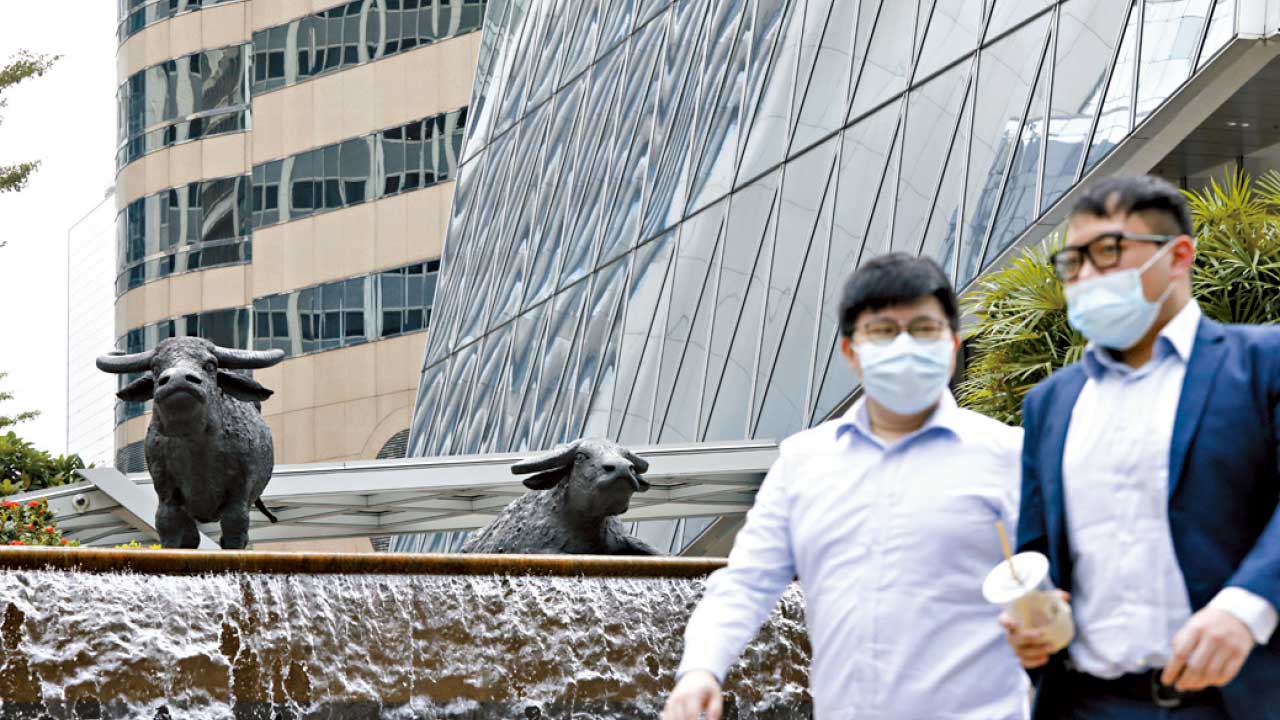 巿場鐘擺下的旁觀者