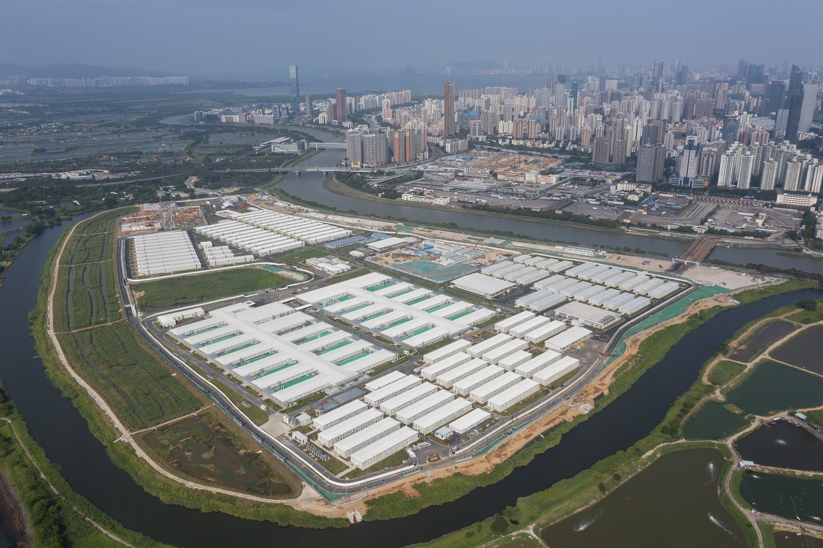 政府重申「逆隔離」安排仍在商討中。圖為消息指用作「逆隔離」試點的落馬洲社區隔離設施。(資料圖片)