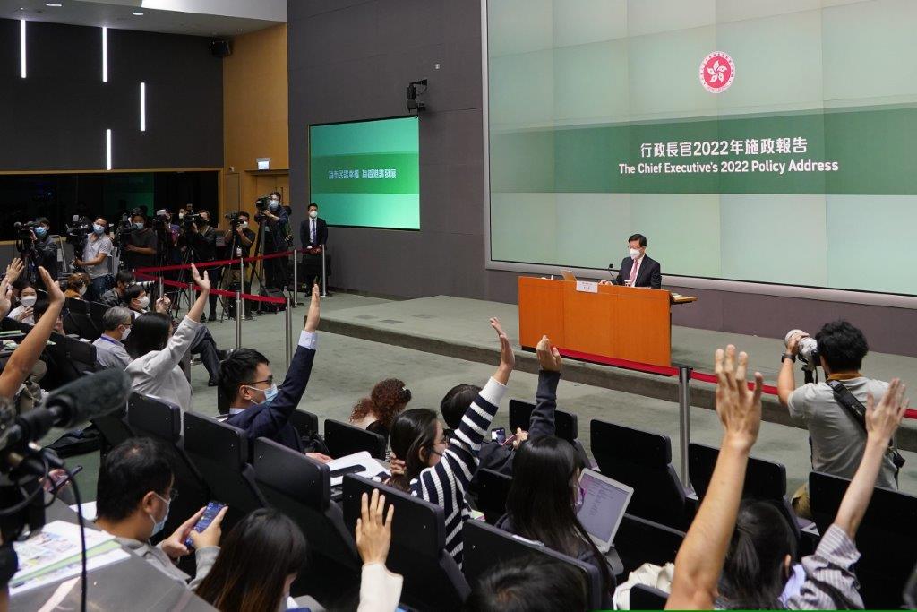 特首公佈施政報告後見記者