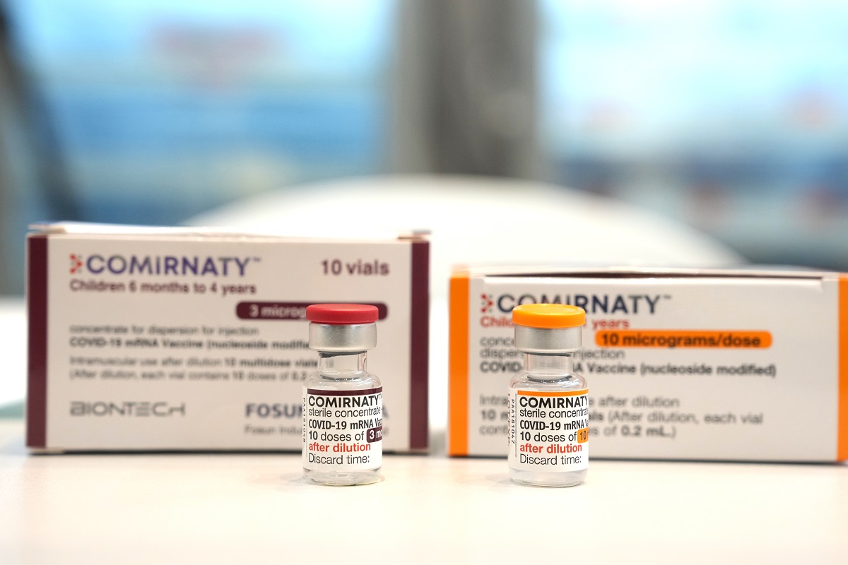 復必泰新冠疫苗使用信使核糖核酸(mRNA)技術生產，圖為其幼兒配方(左)和兒童配方(右)。(資料圖片／陳奕釗攝)