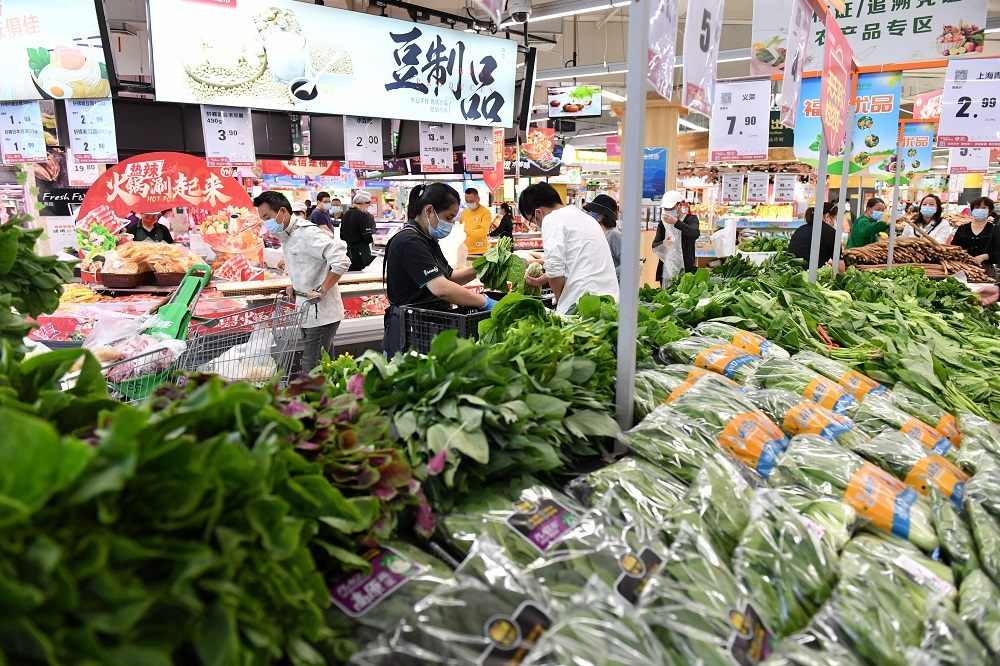 內地上月CPI按月漲幅回落，主要是鮮菜等食品需求回落影響價格漲幅回落。(中新社)