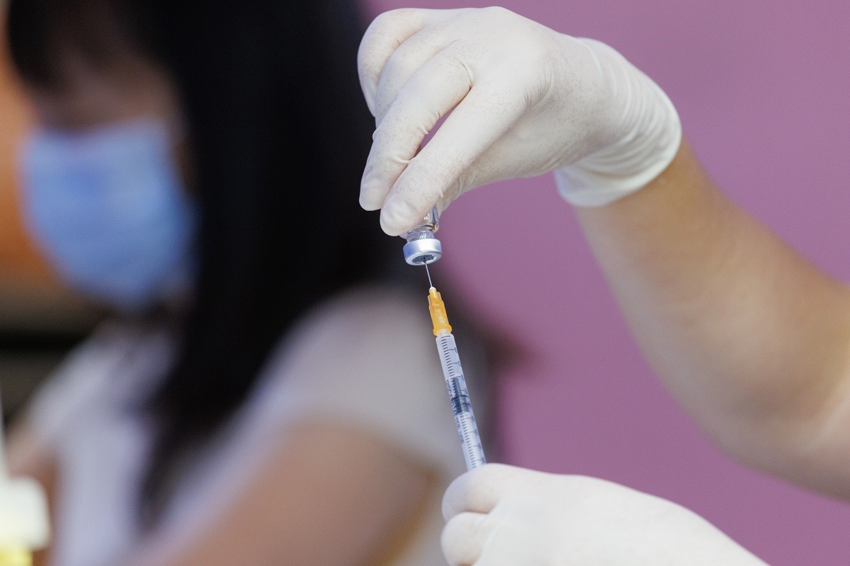 政府提醒有關市民，應重新諮詢醫生以確定是否適合打針。(資料圖片／蘇文傑攝)