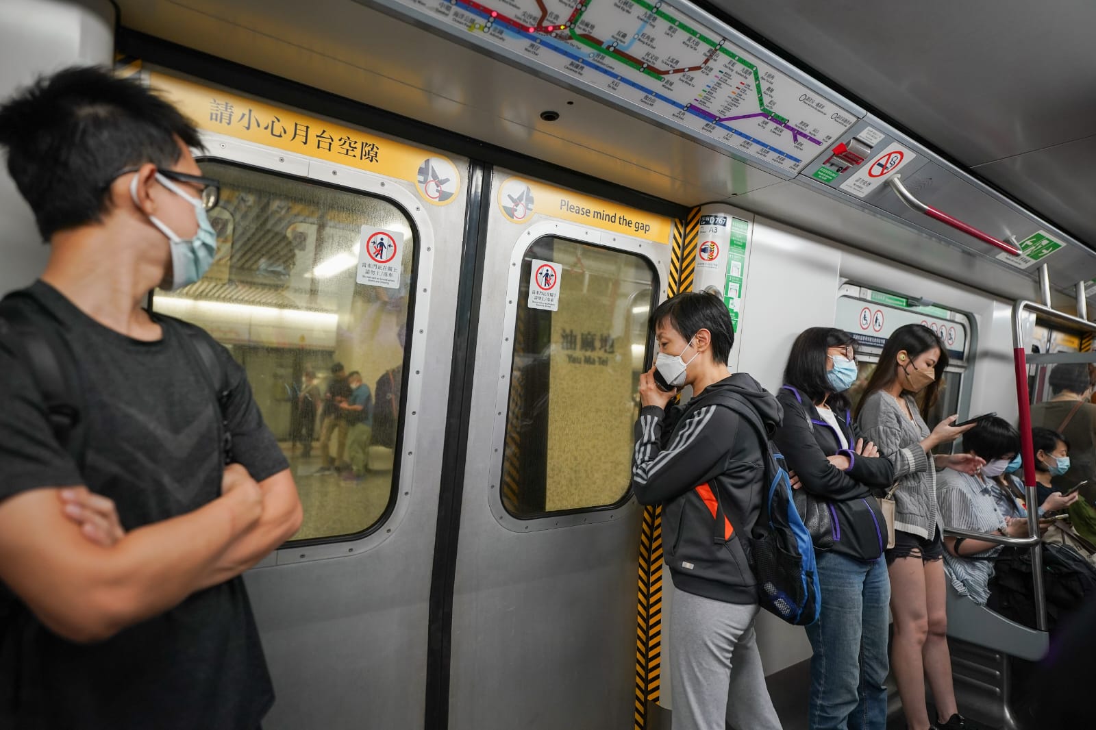 港鐵出軌甩門｜港鐵車務總監：初步相信隧道軌旁金屬護欄組件移位致列車偏離