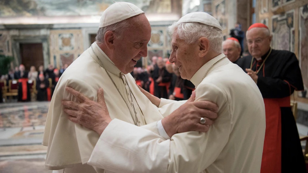 教宗方濟各指榮休教宗本篤十六世病重，籲信眾祈禱。(資料圖片)