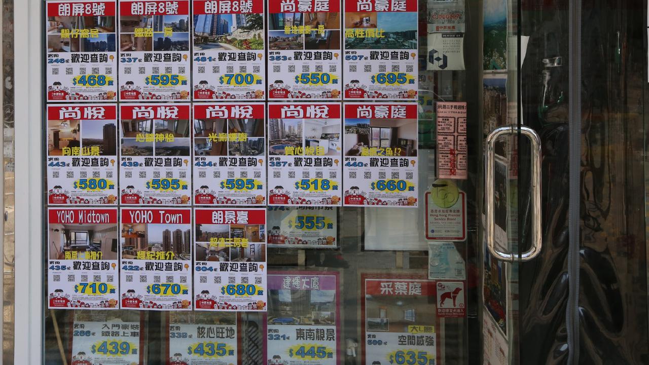 差估署公布本港11月私樓售價指數報339.4，連跌6個月，按月跌幅擴大至3.3%，而今年首11個月樓價指數已累跌13.8%。(資料圖片)