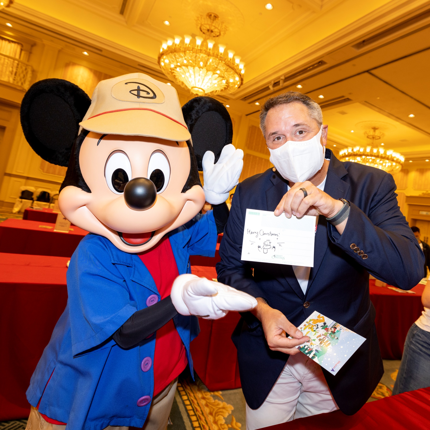 香港迪士尼「1+1」捐贈玩具 向社區小朋友分享近萬份聖誕禮物