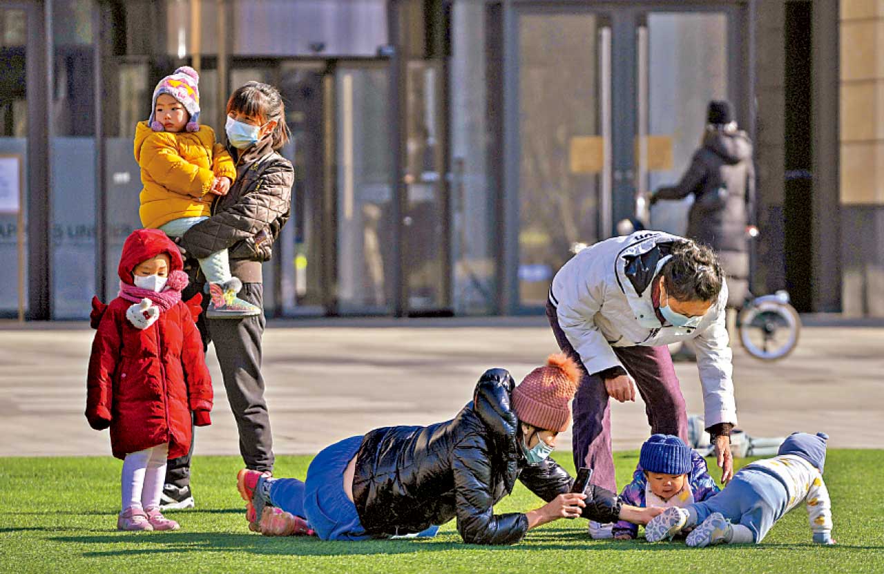 多個大城市稍鬆嚴謹防疫措施 內地通關或見曙光