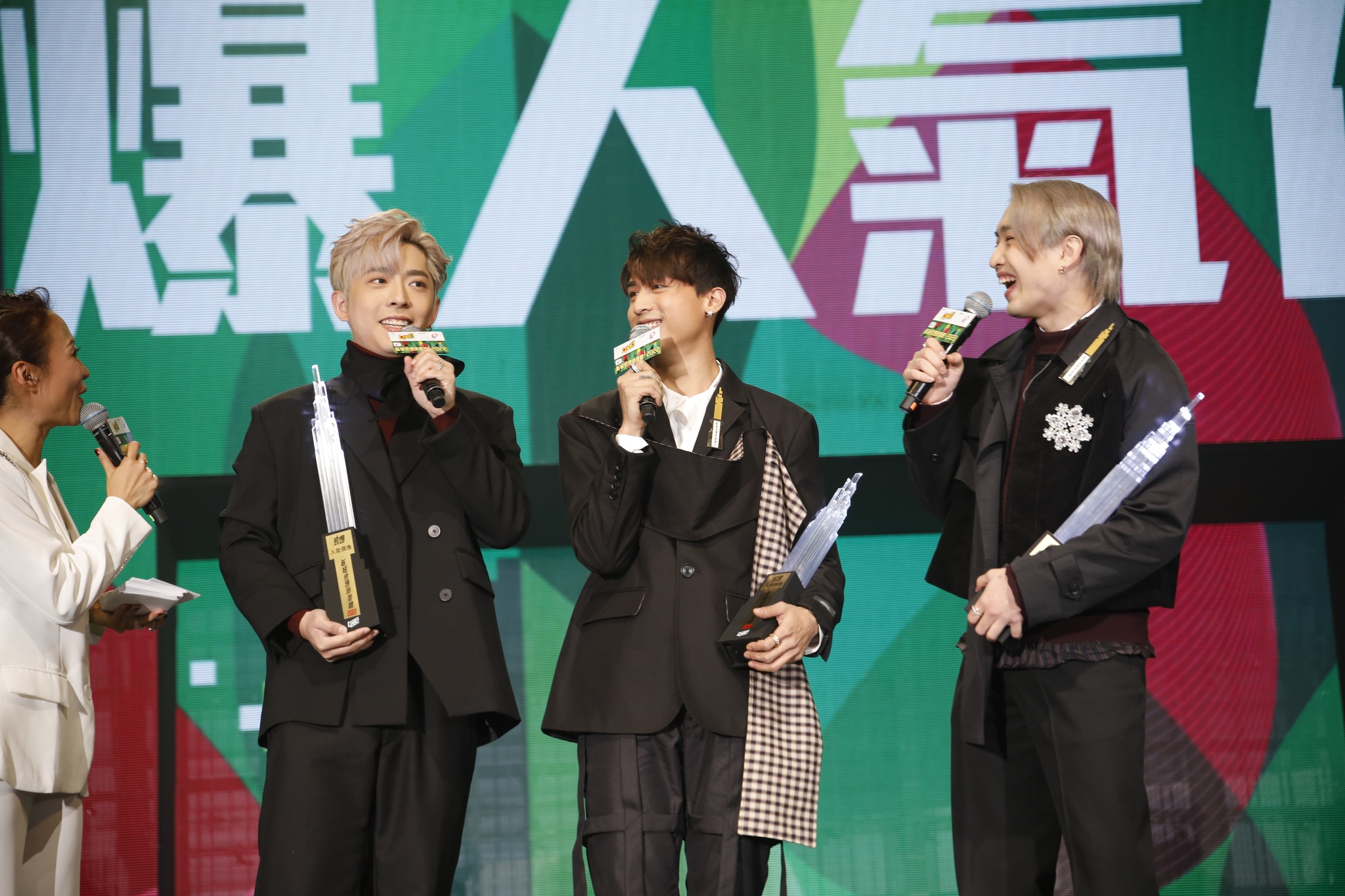 新城勁爆2022｜MIRROR成員近乎一人一獎 Jeremy獲頒「勁爆我撐新人獎」