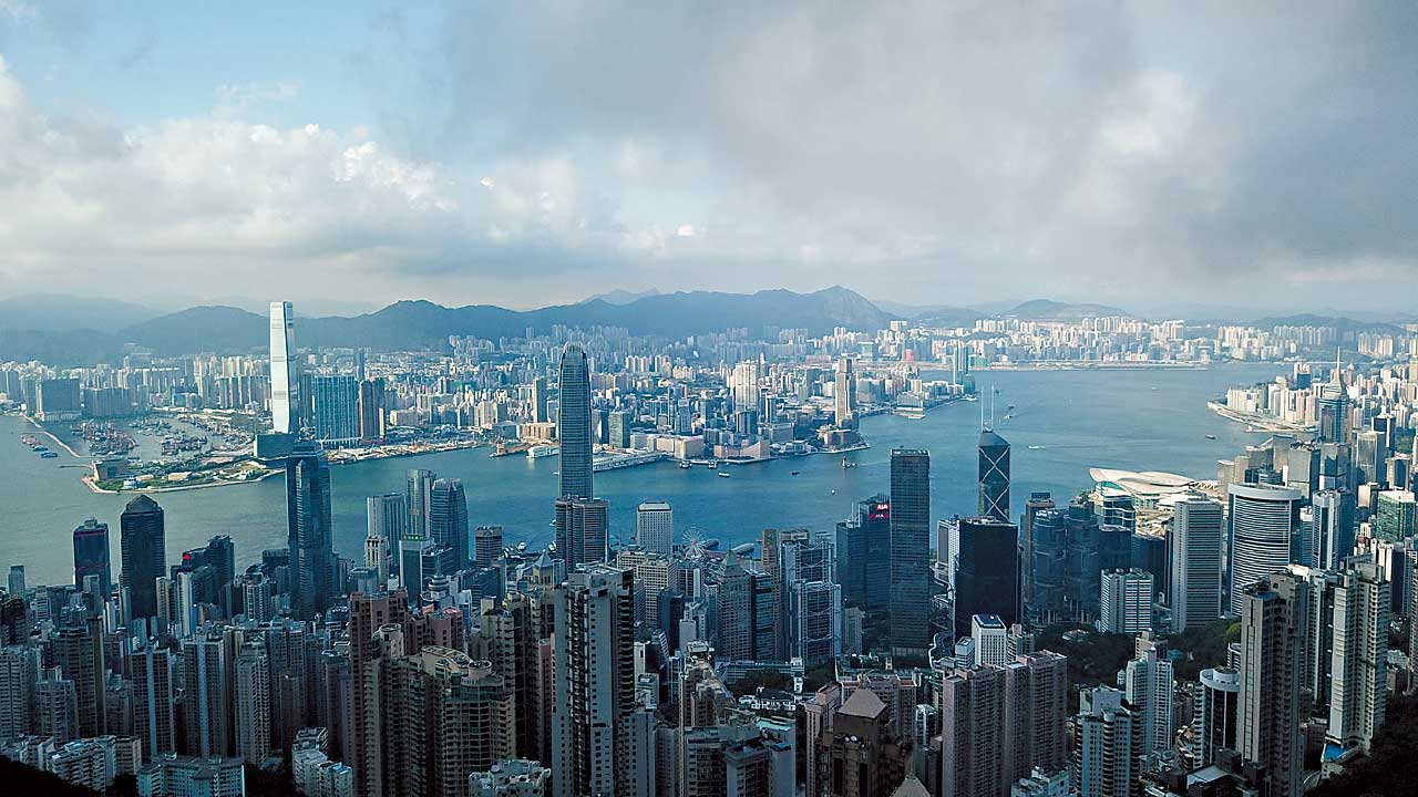 港本年度料千億赤字 再派消費券持開放態度