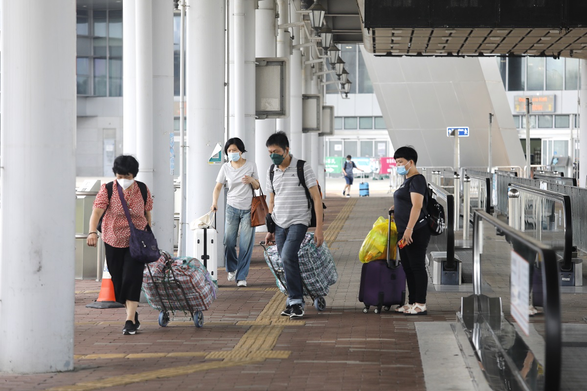 《香港衛視》報道引述消息指，內地明年1月3日將撤銷入境人士檢疫要求。(資料圖片／林俊源攝)