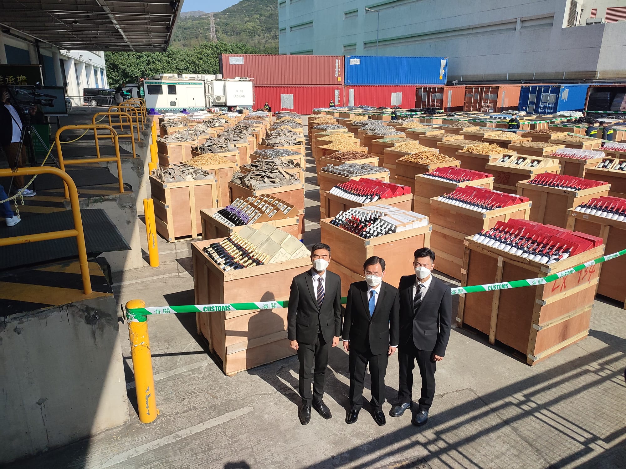 海關破獲今年第二大宗海路走私案 檢市值2億走私海味紅酒黑膠碟