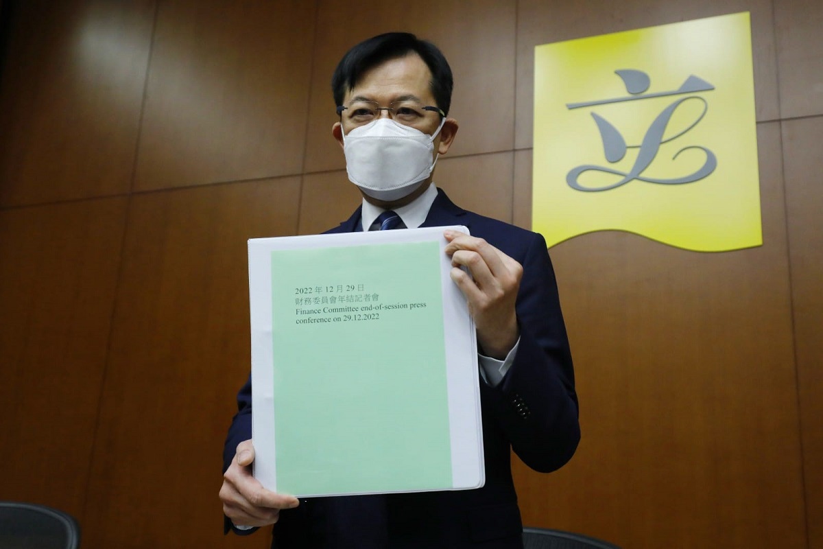 陳振英稱，財委會告別以往冗長的會議後，議員和官員可更集中討論項目本身的利弊或撥款細節。(林俊源攝)