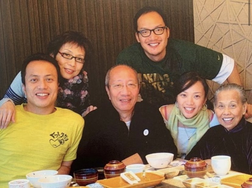 余子明兒子嘆幾十年只得兩張全家福。