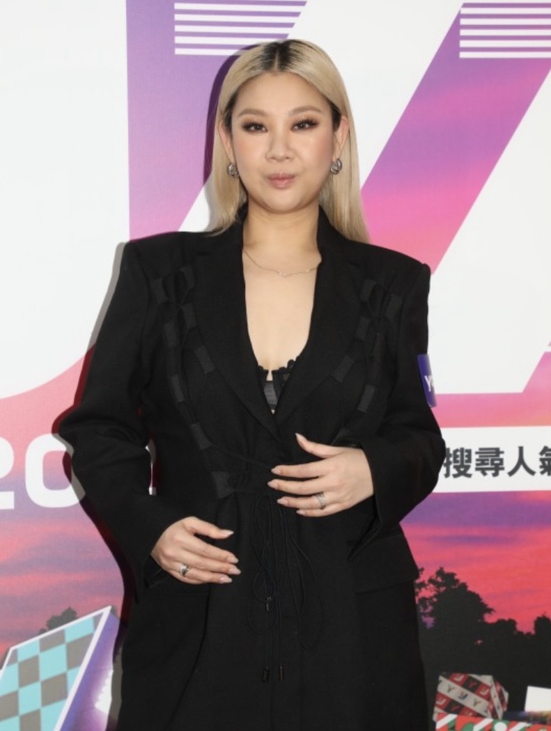 鄭欣宜一人奪三獎自嘲似「三星米芝蓮」 稱Anson Lo明年個唱以家屬身分到場