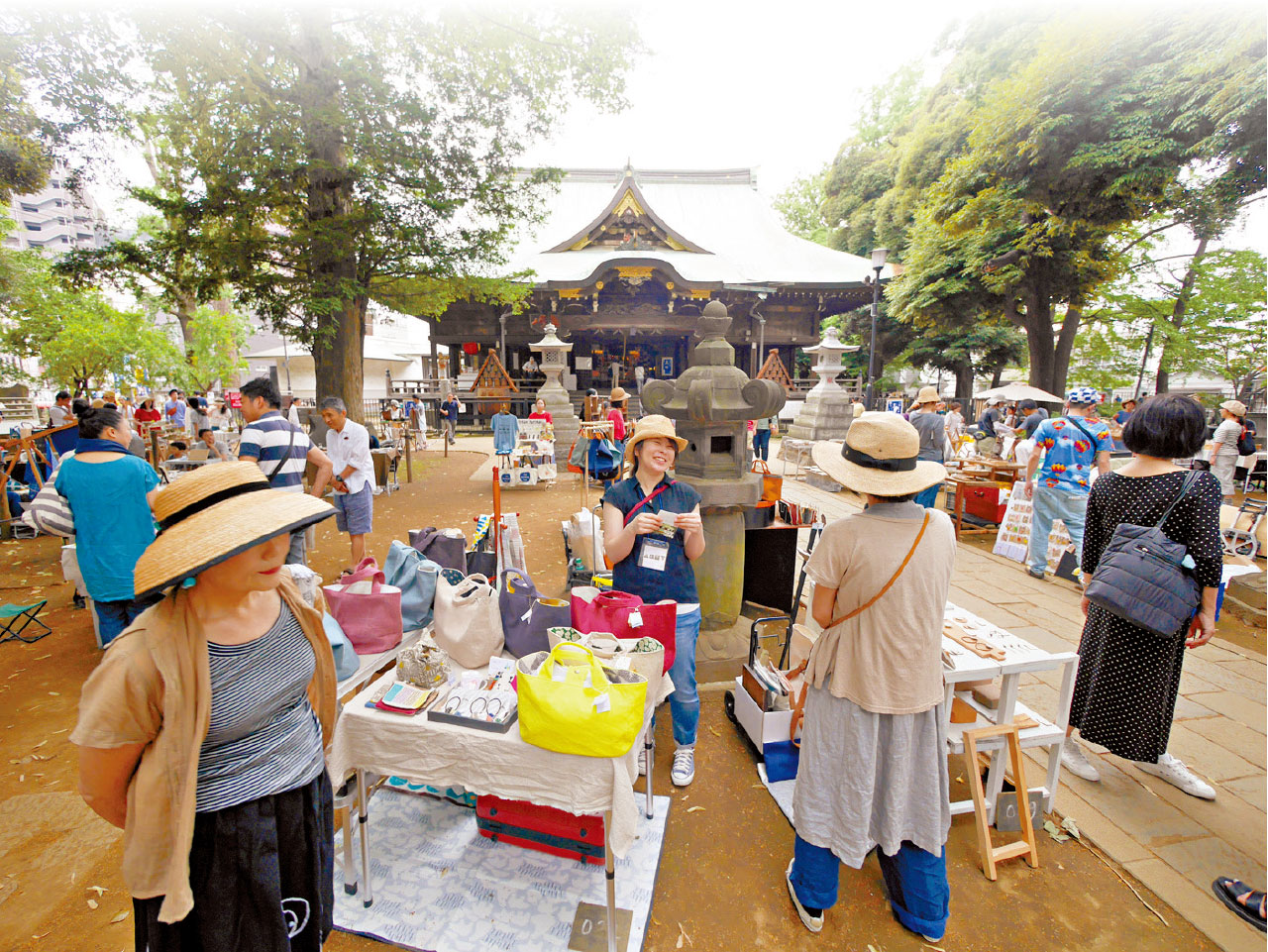 東京 寺廟中の手作市集