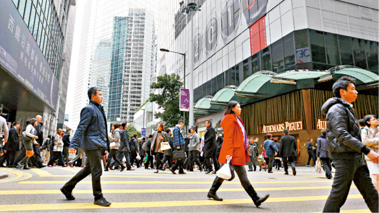 逾半行政人員預期 港金融中心地位將取代