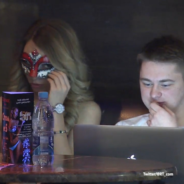 夠唔夠定力？俄黑客比賽解碼 脫衣舞孃同場色誘