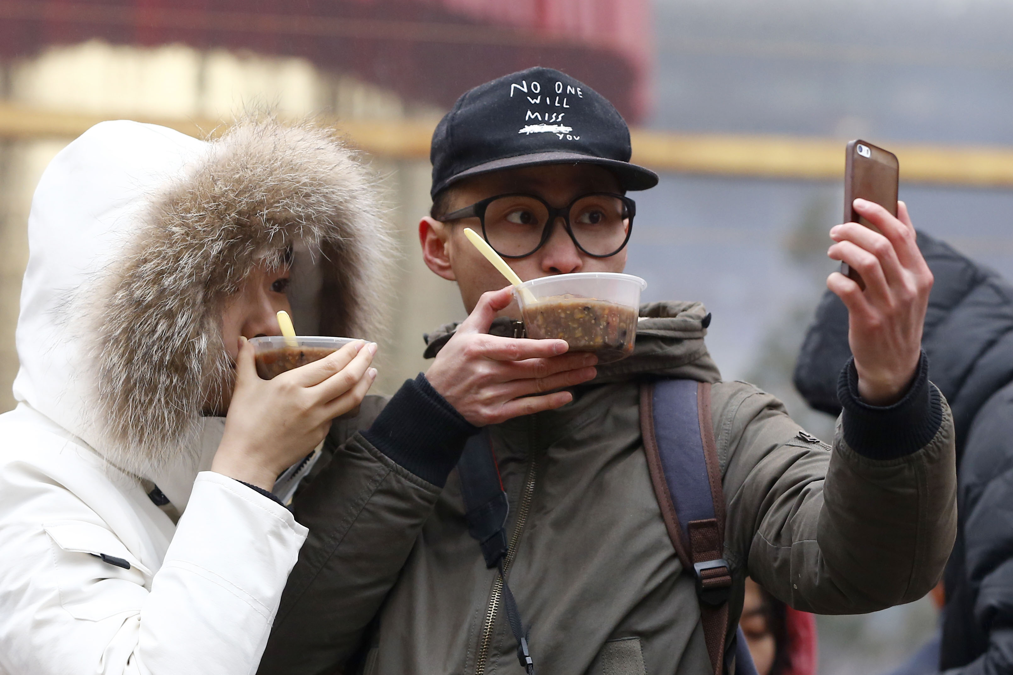 臘八節喝臘八粥 各地寺廟大派粥