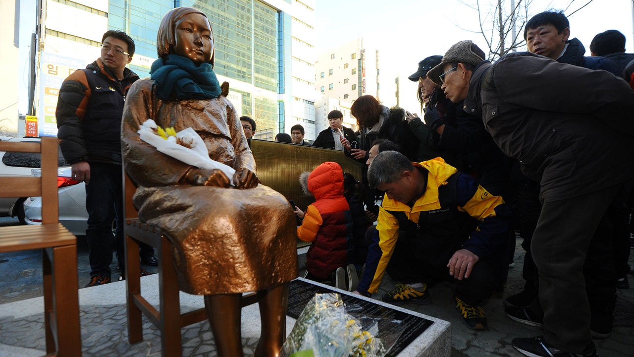 日本不滿領事館前設慰安婦像 召回駐南韓大使