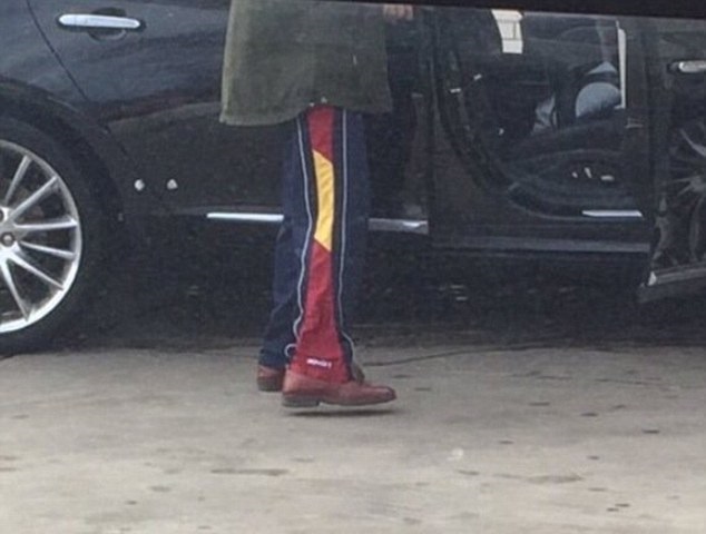 呢張相有咩唔妥 個男人「離地」識懸浮？