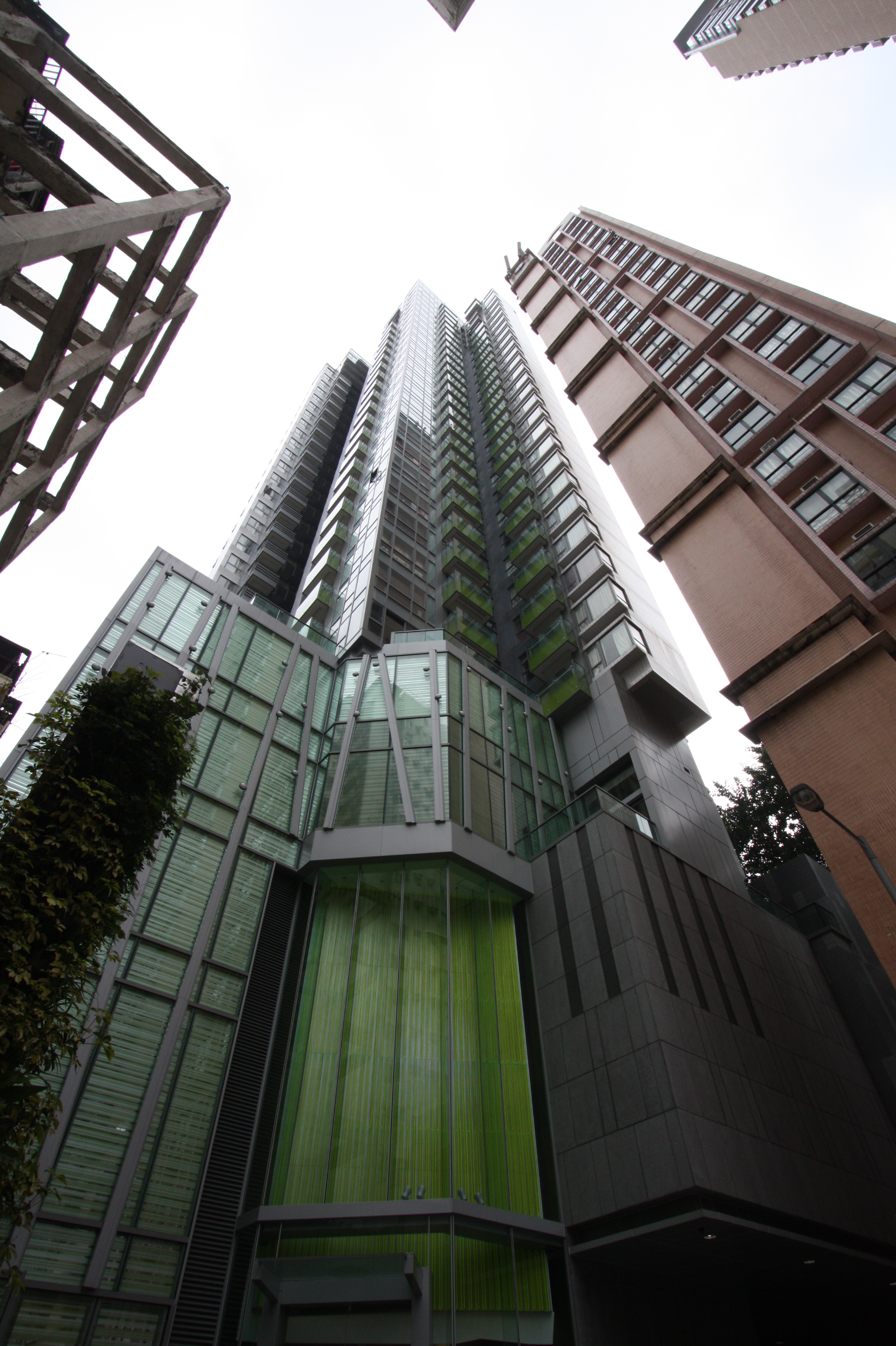 北角形品908萬易手