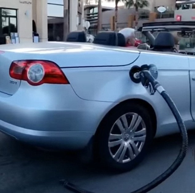 大懵司機扯甩油槍 揸走咗都唔發覺