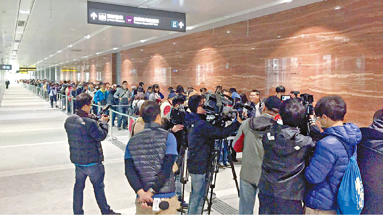 台機捷自由試搭迫爆 民眾怨輪候太久