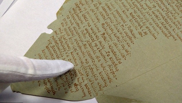 納粹暴行添血證 尿寫隱形句藏家書