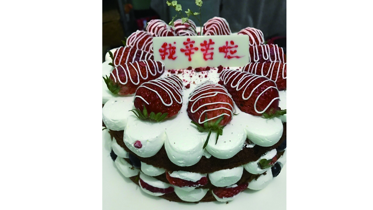 給自己的生日蛋糕：「我辛苦啦！」