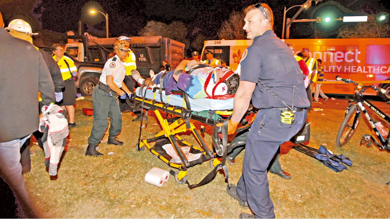 美花車巡遊 貨車撞群眾28傷